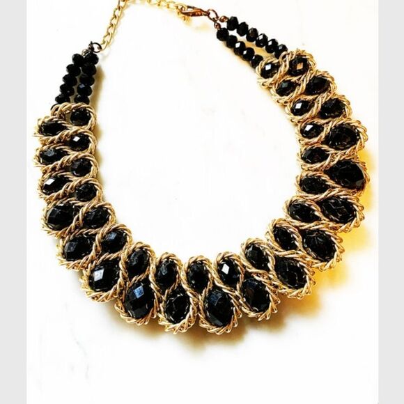 STATEMENT BLACK CHUNKY NECKLACE DONE IN GOLD - Picture 3 of 7